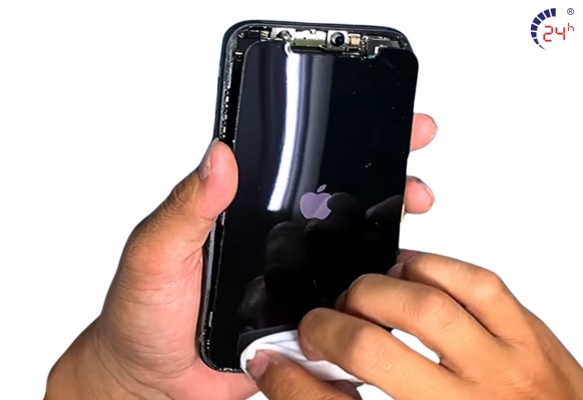 thay-mat-kinh-iphone-11-uy-tin -tai-tphcm.jpg